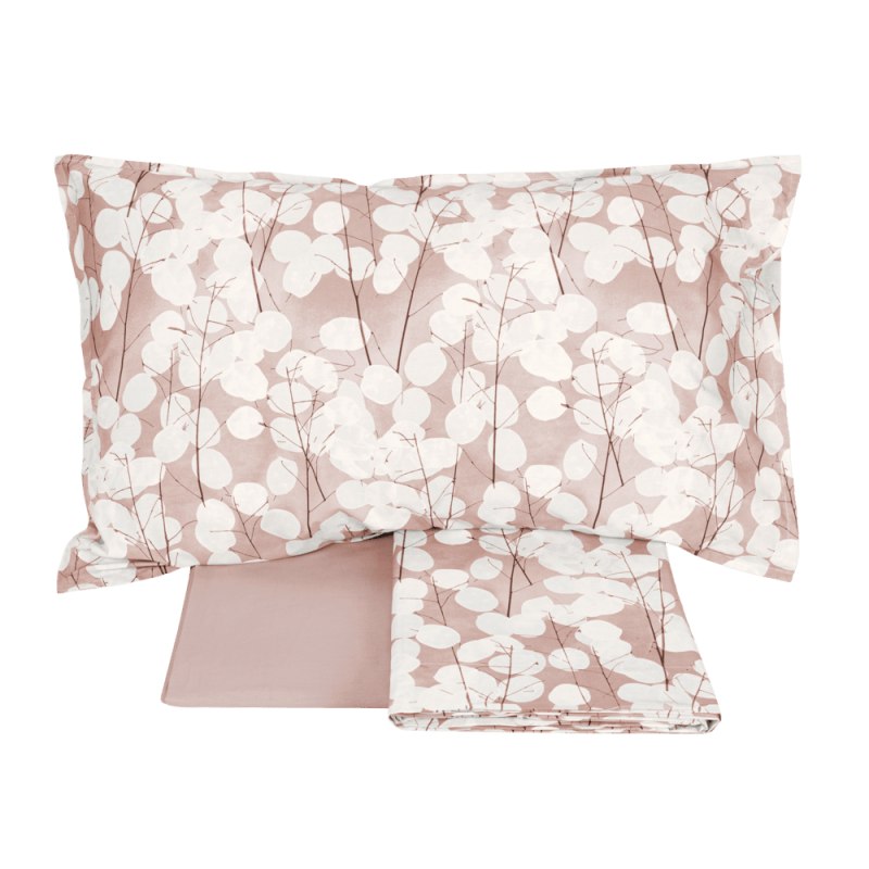 Lenzuolo copriletto matrimoniale Fazzini Lunaria, in percalle di puro cotone. Il completo lenzuola Lunaria presenta una fantasia floreale dallo stile moderno, con fiori chiari su fondo rosa. La fantasia è presente sulla faccia superiore delle federe e sul lenzuolo di sopra. Anche la balza del lenzuolo di sopra è stampata, essendo un lenzuolo copriletto. Il resto del completo è in percalle di cotone tinta unita.