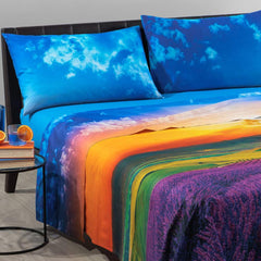 Lenzuolo Copriletto matrimoniale Caleffi Heaven in cotone. fantasia con fiori e tramonto sui toni dell'azzurro, arancio e violetto