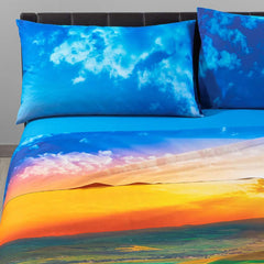 Lenzuolo Copriletto matrimoniale Caleffi Heaven in cotone. fantasia con fiori e tramonto sui toni dell'azzurro, arancio e violetto