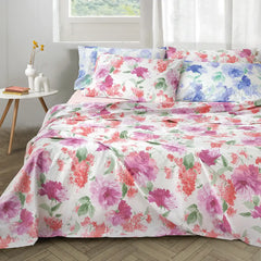 Lenzuolo copriletto matrimoniale Delice di Somma, in percalle di cotone. fantasia stile acquerello con grandi fiori rosa.