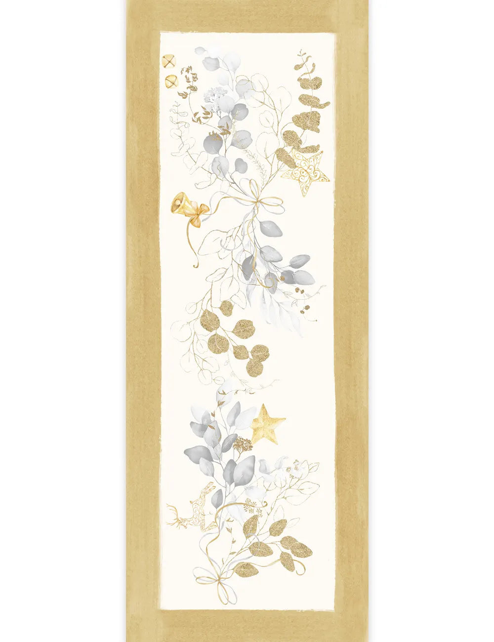 Corsia natalizia Mirage di Tessitura Randi. Stampata in digitale su tessuto di puro cotone. Il runner Mirage, con bordo ocra e fondo avorio, presenta una delicata fantasia con foglie, nastrini ed elementi tipici del Natale nei colori oro e grigio. Misura: 50x150 cm