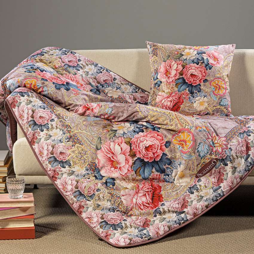 Scaldotto Caleffi Flora plaid in caldo cotone fantasia floreale rosa.