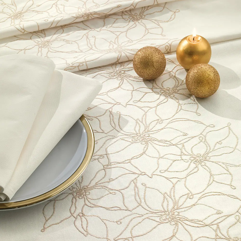 Servizio tavola natalizio Flora di Gabel Fantasia natalizia floreale color oro su fondo avorio. Tovaglia con tovaglioli.