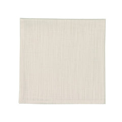 Tovaglioli Fazzini Sempre, in puro cotone fiammato. Colore avorio/panna. Set da 4 tovaglioli quadrati (misura 45x45 cm), tinti indantherene e con balza applicata a mano. Finissaggio sanfor, quindi irrestringibili. Lavabili con candeggina diluita in acqua.