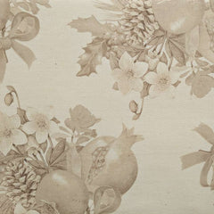 Tovaglia natalizia Melograni di Gabel-Vallesusa. Tovaglia in fantasia floreale tono su tono, con melograni e fiori su fondo tortora.