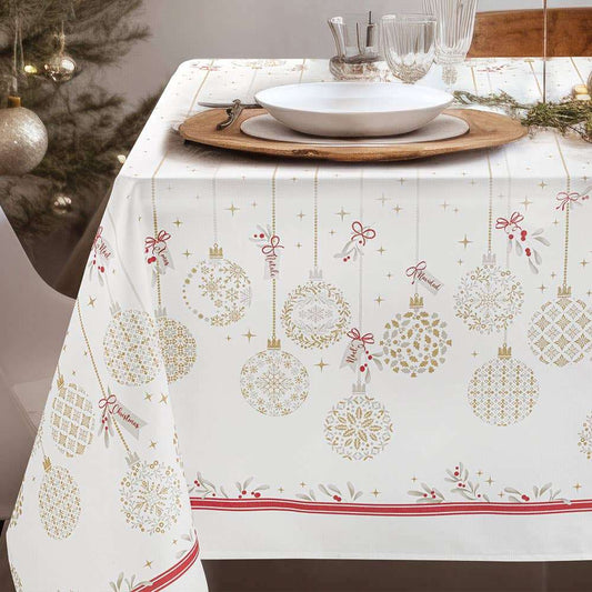 Tovaglia natalizia Sparkling di Gabel. Tovaglia rettangolare stampata con glitter su panama di puro cotone. La tovaglia Sparkling presenta una deliziosa fantasia natalizia. Sui lati della tovaglia risaltano sfere color oro su fondo bianco, mentre sul fondo un elegante nastrino color rosso incornicia il tutto.