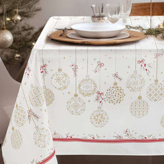 Tovaglia natalizia Sparkling di Gabel. Tovaglia rettangolare in cotone con glitter cotone. Fantasia natalizia con sfere dorate su fondo bianco. Sul fondo un elegante nastrino color rosso incornicia il tutto.