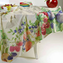 Servizio tavola Randi Macedonia in lino e panama di puro cotone con stampa digitale. La tovaglia e i tovaglioli Macedonia presentano una fantasia con frutta, fiori e foglie su un fondo neutro color beige. La tovaglia presenta anche un orlo di 2 cm. Il set comprende una tovaglia rettangolare e 12 tovaglioli stampati. Radici13