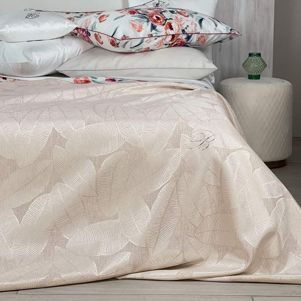 trapunta invernale Blumarine Jennifer piumone raso jacquard fantasia foglie beige