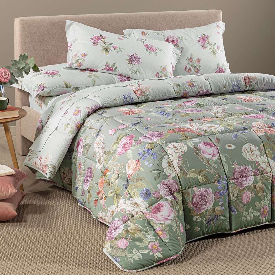 Trapunta invernale matrimoniale Caleffi Giardino Romantico in cotone.
Piumone fantasia con fiori colorati su fondo verde giada.