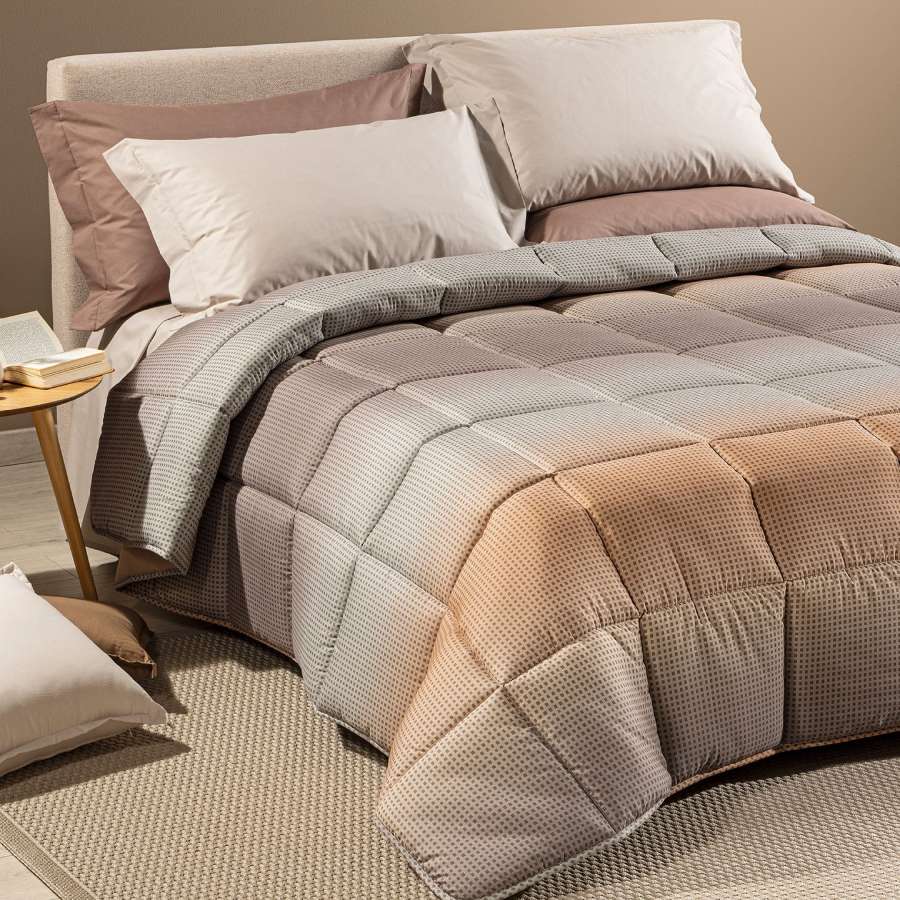 Trapunta invernale Caleffi Larry. Piumone con fantasia geometrica degradè grigio e oro