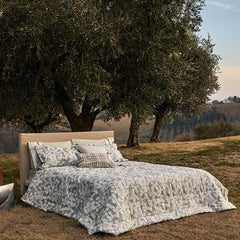 Trapunta Invernale matrimoniale Fazzini Lunaria in percalle di cotone. fantasia moderna con fiori chiari su fondo grigio