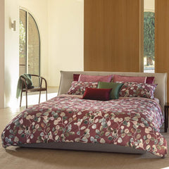 Trapunta invernale matrimoniale fazzini Sabi Sabi in percalle di cotone. Fantasia floreale, variante burgundy, bordeaux.