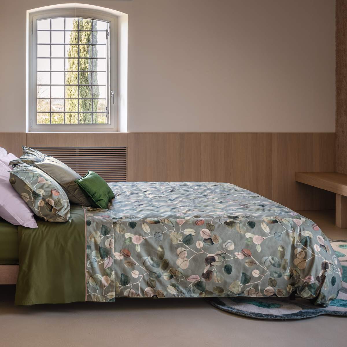 Trapunta invernale matrimoniale fazzini Sabi Sabi in percalle di cotone. Fantasia floreale, variante grigio-verde