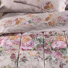 trapunta invernale caleffi matrimoniale ikebana piumone in cotone fantasia con fascia di fiori su fondo beige