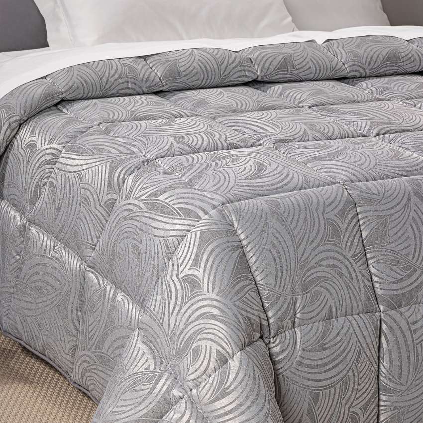 Trapunta invernale matrimoniale Caleffi Apollo piumone in raso jacquard. fantasia geometrica grigia, con forme curve.