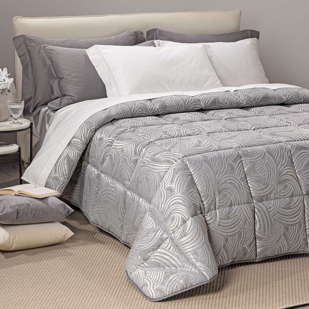 Trapunta invernale matrimoniale Caleffi Apollo piumone in raso jacquard. fantasia geometrica grigia, con forme curve.
