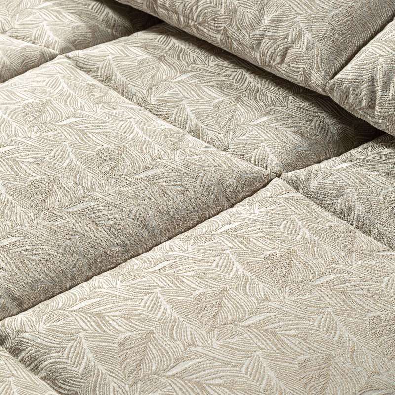 Trapunta invernale matrimoniale Caleffi Interiors, in prezioso raso jacquard. La trapunta Interiors presenta una delicata fantasia con foglie che si intersecano in una fitta trama. Colore bosco tortora