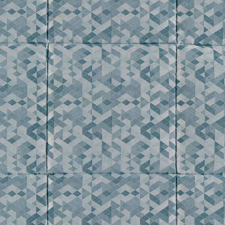 Trapunta invernale matrimoniale Caleffi Mixer in prezioso raso jacquard. Il piumone Mixer è caratterizzata da una fantasia geometrica moderna, nella variante di colore avio.