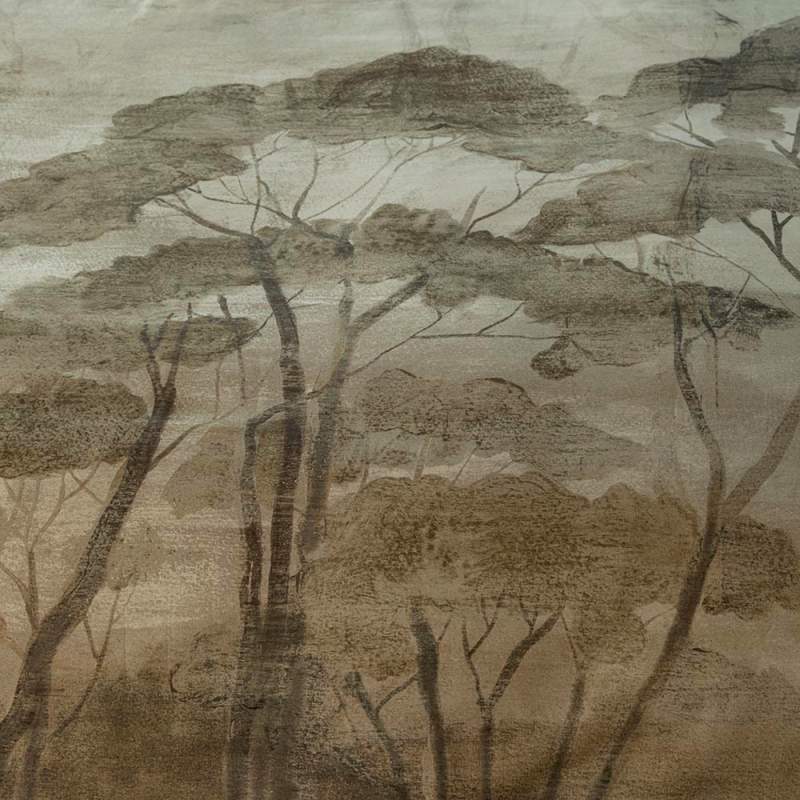 Trapunta invernale matrimoniale Fazzini Nemora, in raso di cotone. dettaglio fantasia torrone beige con natura e alberi stile acquerello.