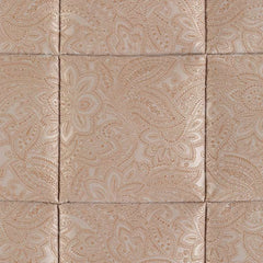 Trapunta invernale matrimoniale Caleffi Dorata, in prezioso raso jacquard.Il piumone Dorata è caratterizzato da una fantasia tono su tono, nella variante di colore ambra. dettaglio fantasia.