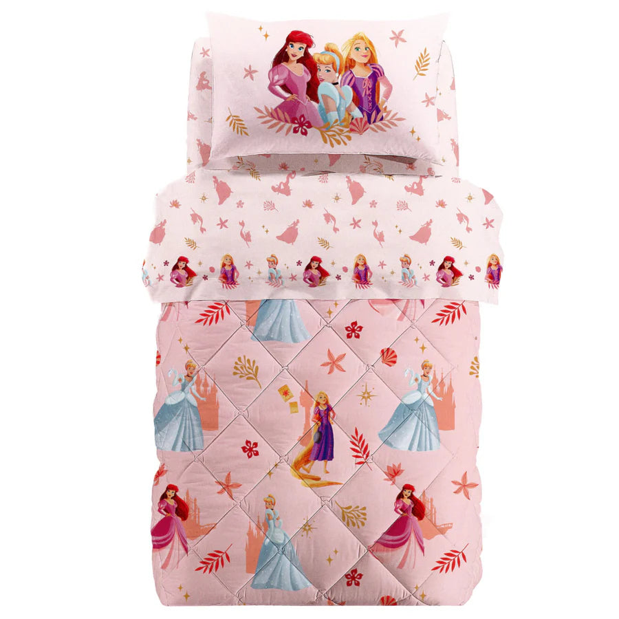 Trapunta invernale Caleffi Principesse Disney in cotone. Fondo rosa con principesse Cenerentola, Rapunzel e la Sirenetta.