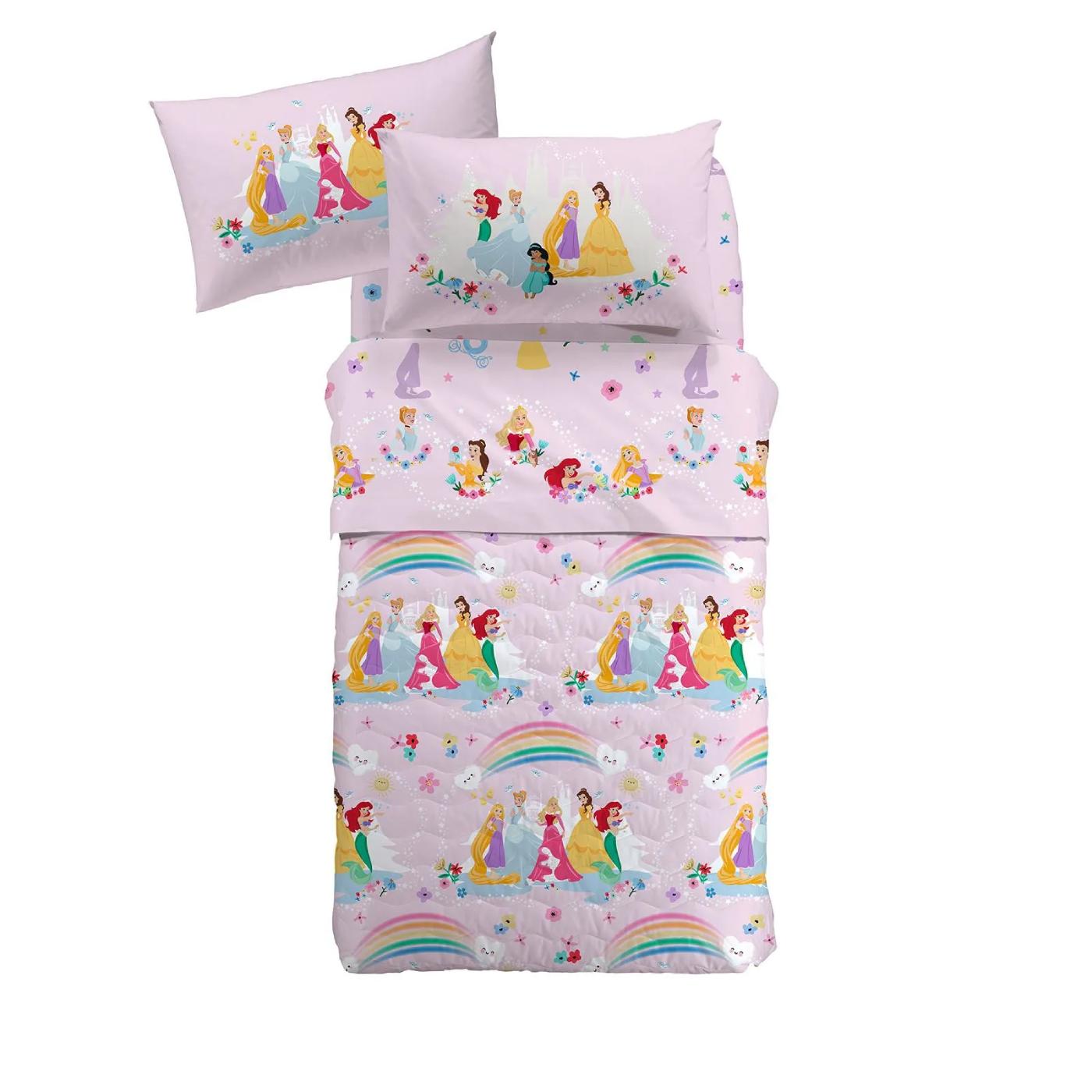 Trapuntino Caleffi Princess Flowers in puro cotone, per letto singolo e piazza e mezza. Trapunta primaverile fantasia per bambina, con le principesse Disney Cenerentola, Aurora, Belle Ariel e Rapunzel, circondate da fiori e arcobaleni su fondo rosa