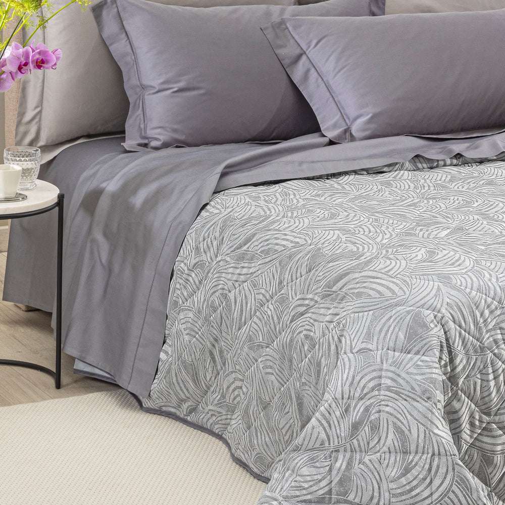Copriletto trapuntato Apollo Caleffi, fantasia geometrica con linee curve grigio raso jacquard