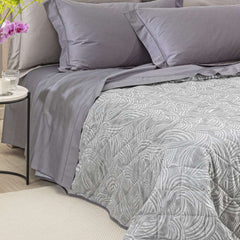 Copriletto trapuntato Apollo Caleffi, fantasia geometrica con linee curve grigio raso jacquard