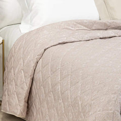 trapuntino Danubio caleffi matrimoniale. Fantasia con motivi ornamentali classici colore naturale beige su raso jacquard