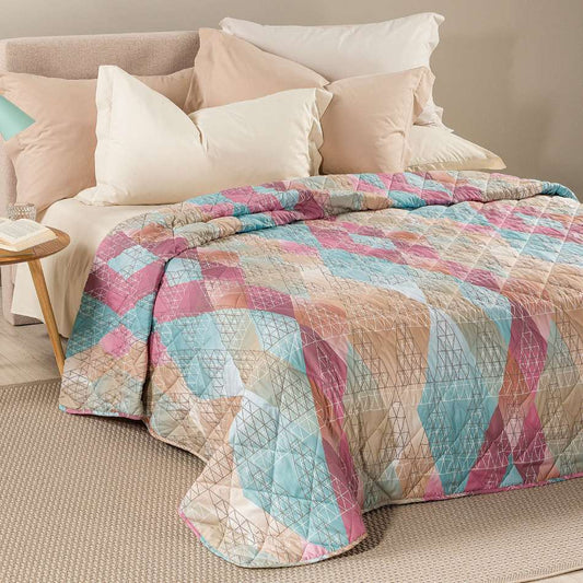 Trapuntino Caleffi Fusion in morbida microfibra. Disponibile nella misura per letto singolo, piazza e mezza e matrimoniale.Trapunta primaverile con vivace fantasia geometrica colore mauve (rosa) e toni neutri