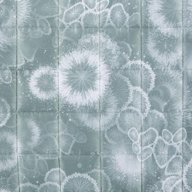 trapuntino riflessi caleffi, colore verde giada. fantasia astratta con fiori stilizzati su fondo verde giada.