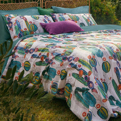 trapuntino fazzini frida, fantasia con fiori e cactus su fondo beige