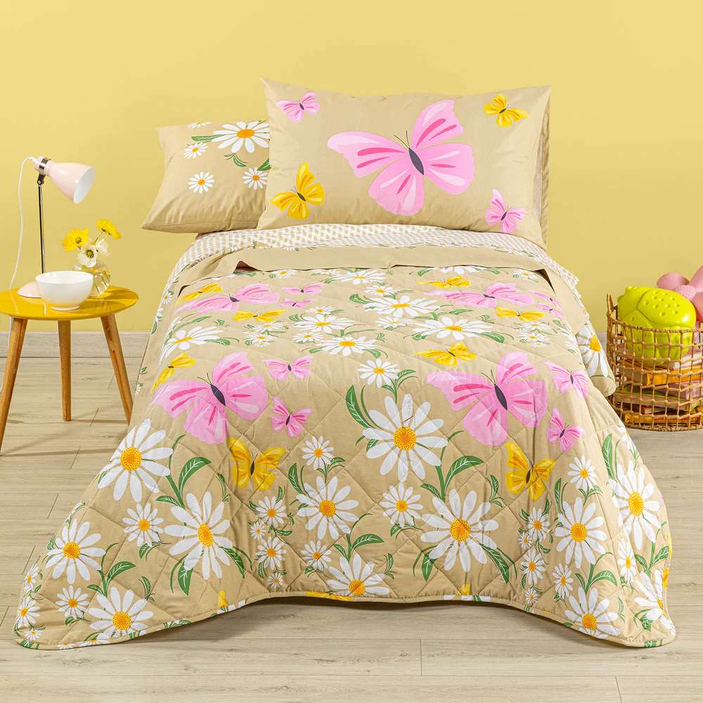 trapuntino margherite caleffi. fantasia con fiori e farfalle rosa e arancio. Fondo beige. trapunta primaverile.