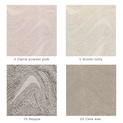 Trapuntino matrimoniale Crystelle di Blumarine, in elegante raso jacquard. Sinuosa fantasia jacquard dalle forme morbide, con inserti in lurex e logo Blumarine in cristalli. Foto varianti di colore