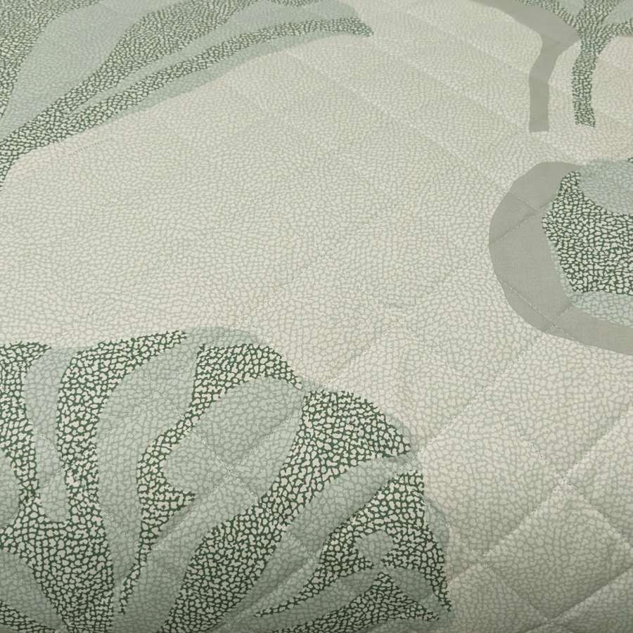 Trapuntino matrimoniale Decò Borbonese in percalle di puro cotone stampato.La trapunta primaverile Decò è caratterizzata da un fondo chiaro con la tipica stampa Borbonese a occhio di pernice, sulla quale risaltano delle foglie stilizzate in diverse colorazioni. Colore verde giada