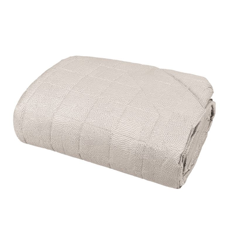 Trapunta primaverile matrimoniale Fazzini Sashiko, in raso di puro cotone. Il trapuntino Sashiko presenta una moderna fantasia a puntini, con una doppia sovrastampa che dona tridimensionalità e movimento alla microfantasia. Colore grigio.