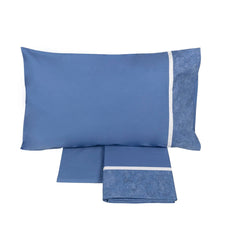 Completo lenzuola galuchat Fazzini matrimoniale in percalle di puro cotone. Il lenzuolo galuchat unisce fantasia e tinta unita. colore azzurro / carta da zucchero.
