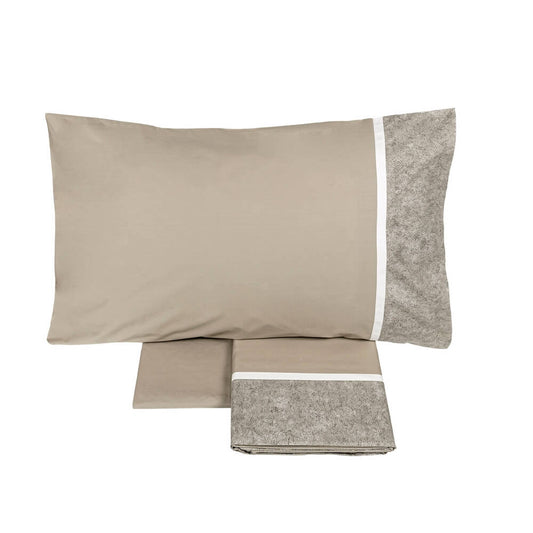 Completo lenzuola galuchat Fazzini matrimoniale in percalle di puro cotone. Il lenzuolo galuchat unisce fantasia e tinta unita. colore tortora sasso