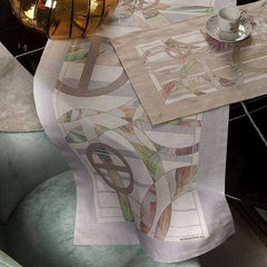 Runner Borbonese Liberty in puro cotone. Corsia dalla fantasia moderna, con cornice nella classica fantasia Borbonese a occhio di pernice e parte centrale con forme di vari colori che si intersecano. Variante grigia.