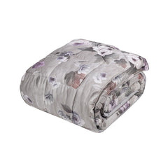 Trapunta invernale matrimoniale Fazzini Velvet in raso di puro cotone. Piumone con fiori chiari su fondo grigio beige