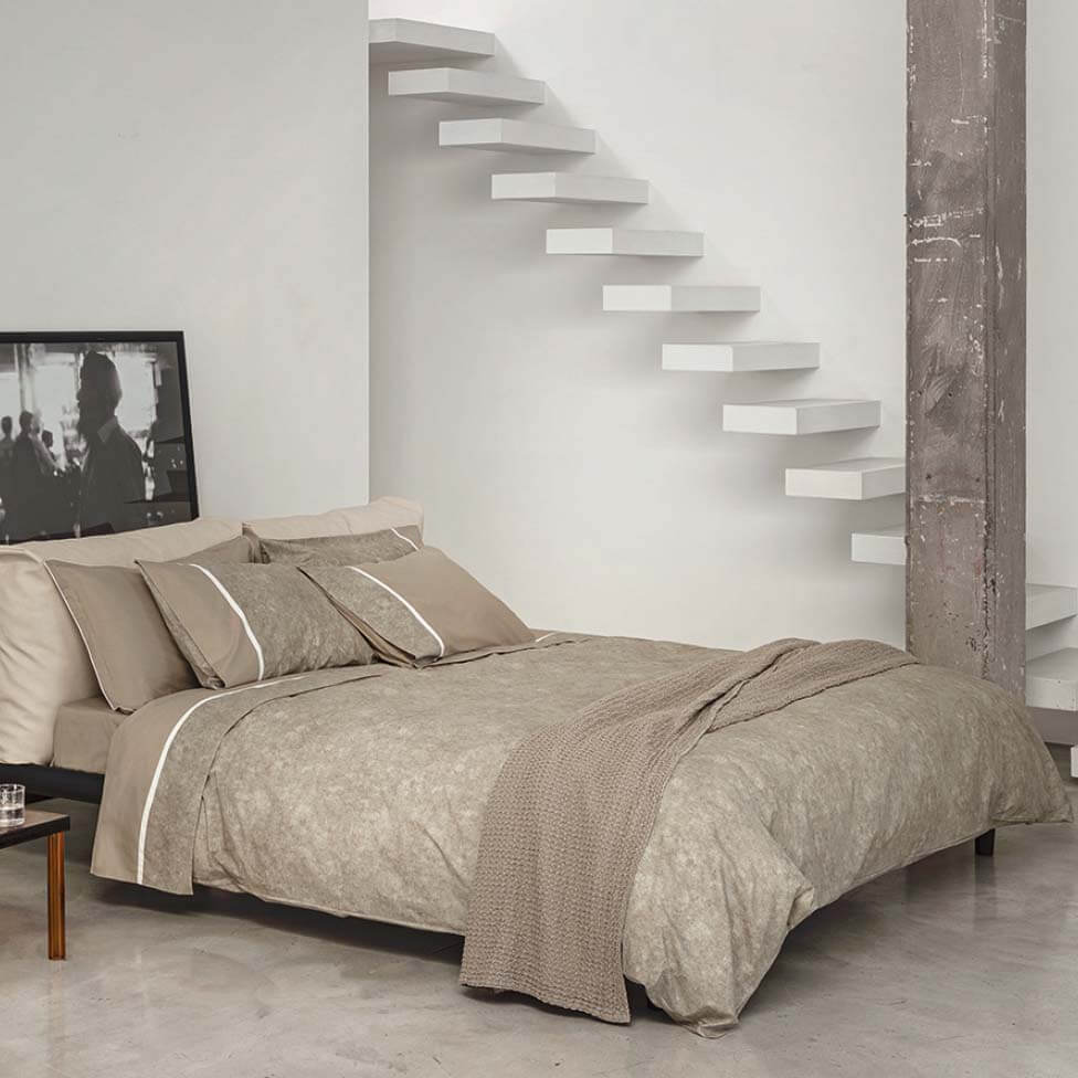 Trapunta invernale matrimoniale Galuchat di Fazzini. Piumone in percalle di cotone, variante di colore sasso tortora