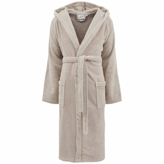 Accappatoio Borbonese Fine OP con cappuccio, in spugna di puro cotone da 380 g/mq. Tinta unita con codina con fantasia a occhio di pernice lungo i bordi e sulle tasche. Tasca con logo Borbonese ricamato. Colore Nocciola.