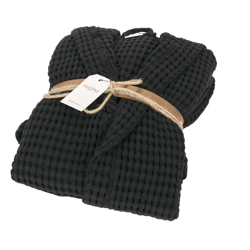 Accappatoio in nido d'ape con cappuccio Fazzini Nettare, in morbidissimo cotone con trattamento Stone-washed. L'accappatoio Nettare è in 100% cotone. Il trattamento stone-washed dona al capo una maggiore morbidezza.Colore nero