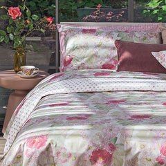 Completo lenzuola matrimoniale Fazzini Bovindo in cotone. Fantasia floreale con rose colore rosso e rosa.