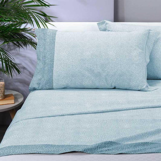 Completo lenzuola Caleffi Leopard in puro cotone. Disponibile nella misura per letto singolo e matrimoniale. Colore avio.