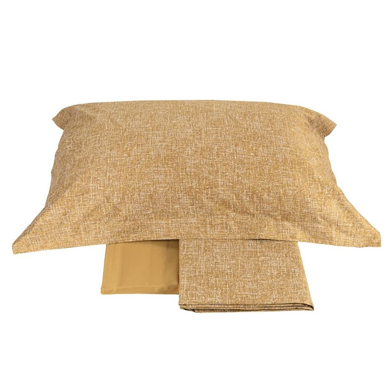 in raso di puro cotone. La collezione Baco rievoca la matericità della seta cruda in un falso tinto unito dalla superficie elegantemente increspata. La trama fitta regala spunti per un arredo elegante e minimale. Fantasia moderna colore giallo senape