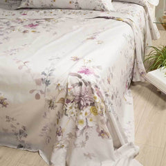 Coperta estiva Caleffi Aurora, in panama di puro cotone con stampa digitale. Fantasia con fiori delicati su fondo beige/tortora. Copriletto estivo per letto matrimoniale.