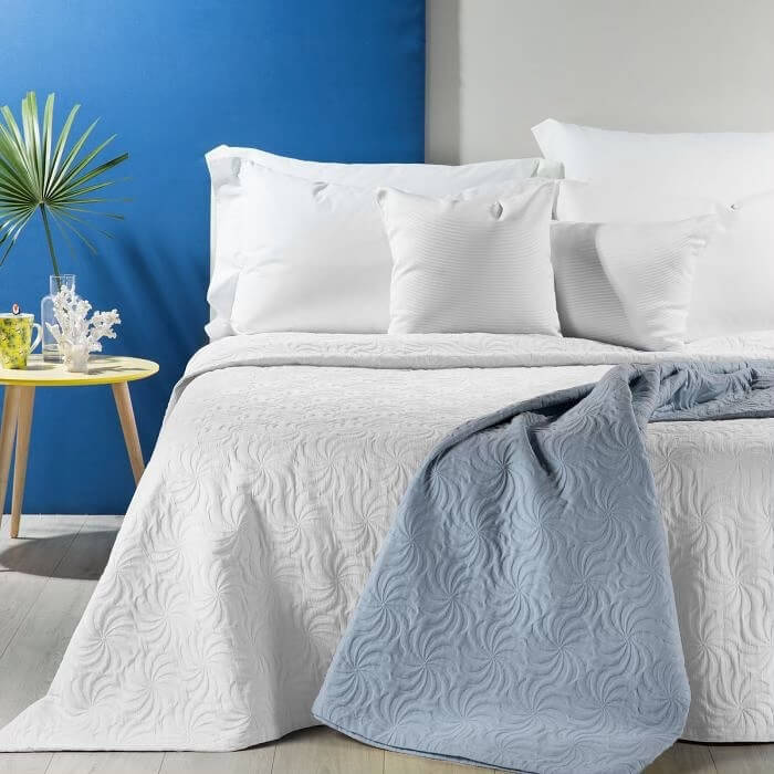 Coperta estiva matrimoniale Caleffi Bristol in puro cotone. Il copriletto Bristol è realizzato in tessuto di cotone tinta unita con lavorazione jacquard- Colore bianco