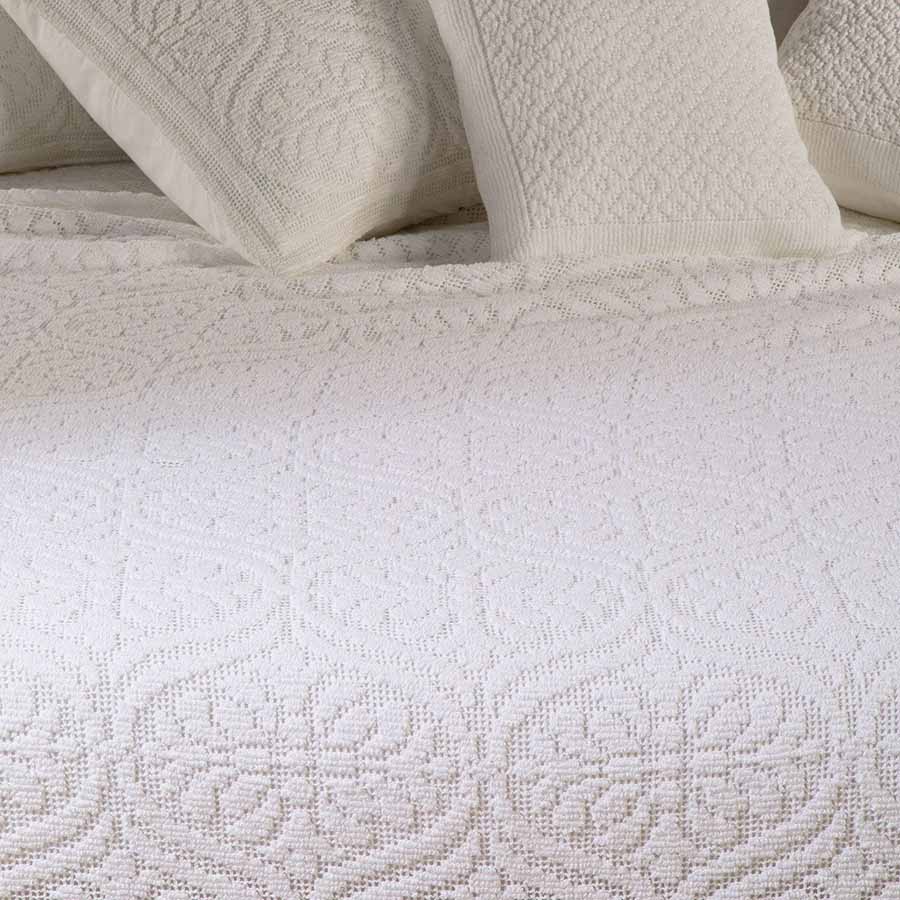 Copriletto matrimoniale Caleffi Vittoria, in puro cotone. Coperta estiva elegante e raffinata, in morbidissimo cotone bianco.